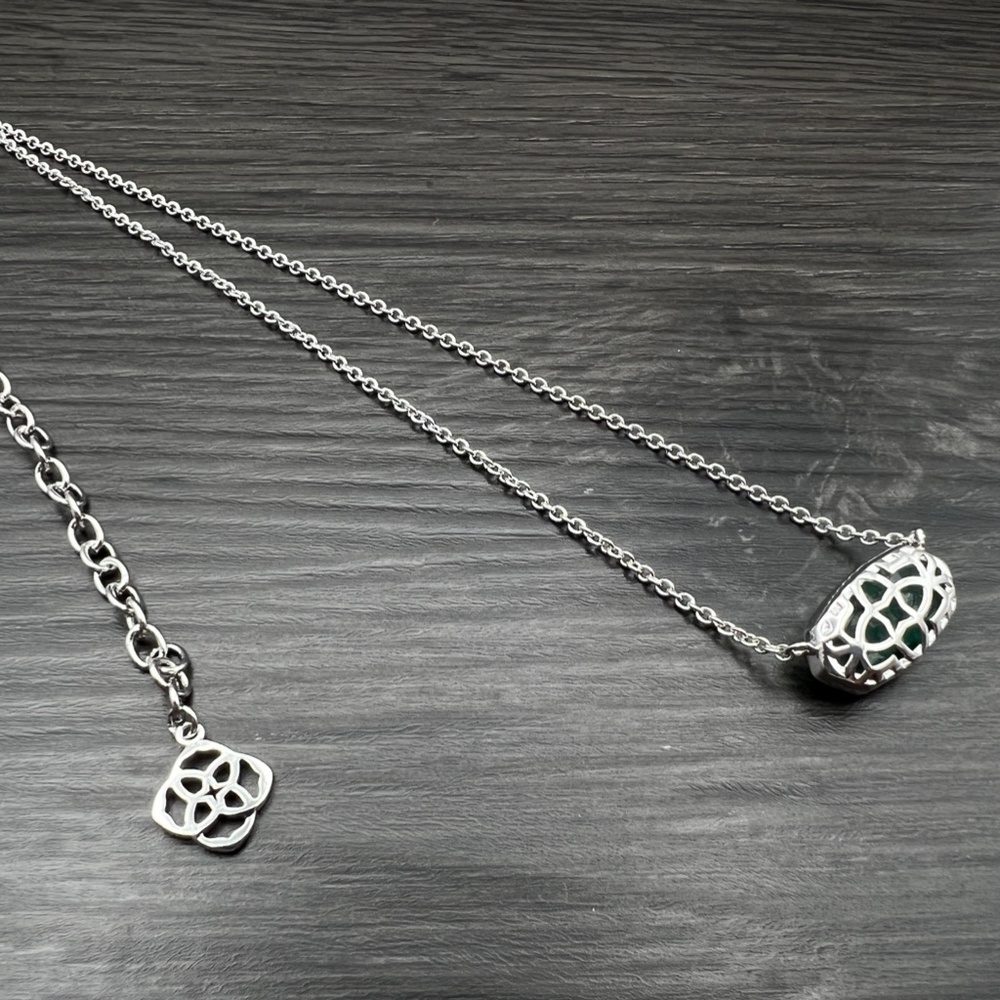 Kendra Scott Elisa Silver Pendant Necklace in Emerald Cat's Eye - Picture 5 of 5